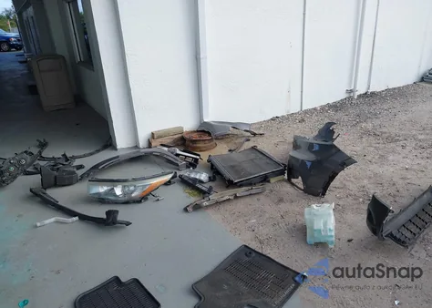 2014 Toyota Highlander Limited Platinum V6 z USA, uszkodzony, nr VIN 5TDDKRFHXES023402